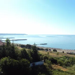 Отель Family Lazuren Briag, Бургас